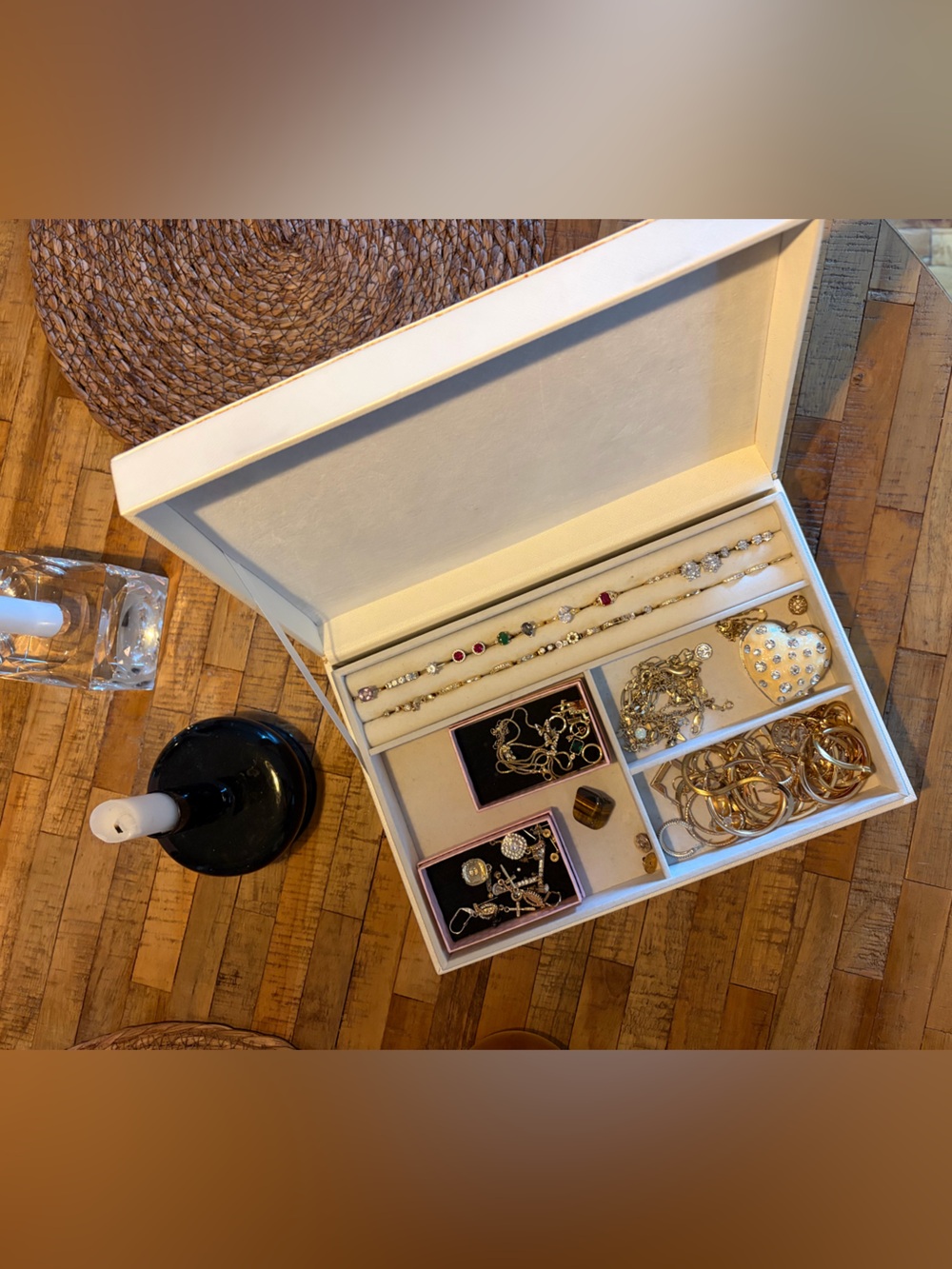 Elegant Cream Jewelry Organizer with Multiple Compartments